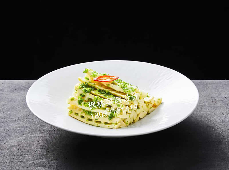 L0182椒麻熊猫笋