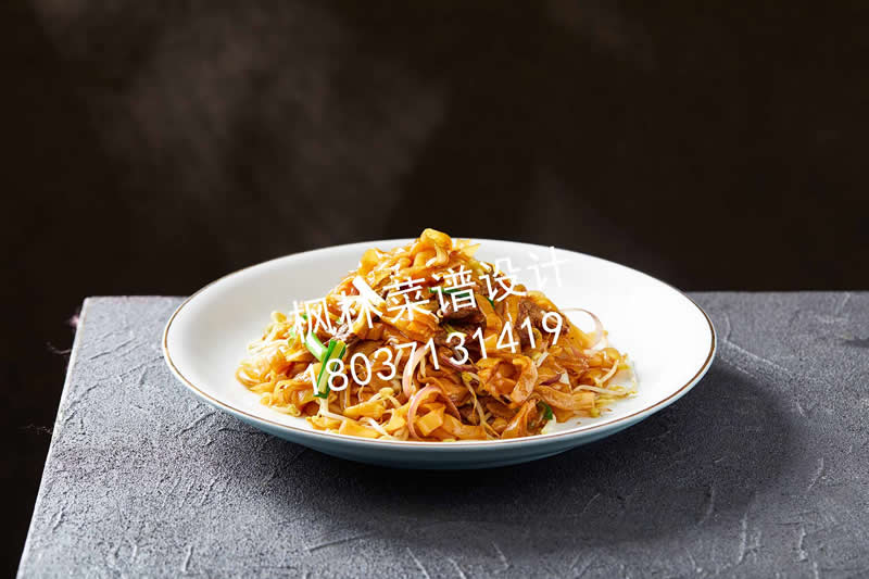 M0191牛肉炒河粉