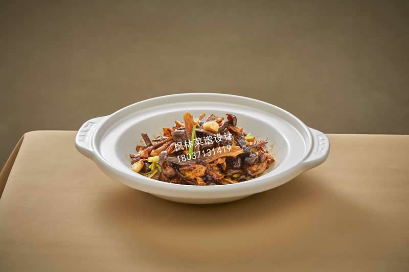 R0756砂锅鹿茸菌