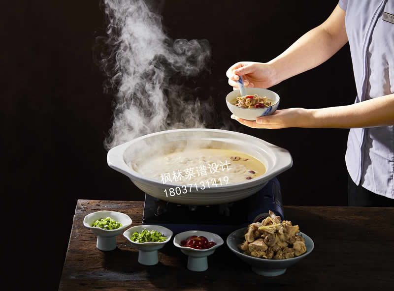 R0764砂锅猪肚鸡