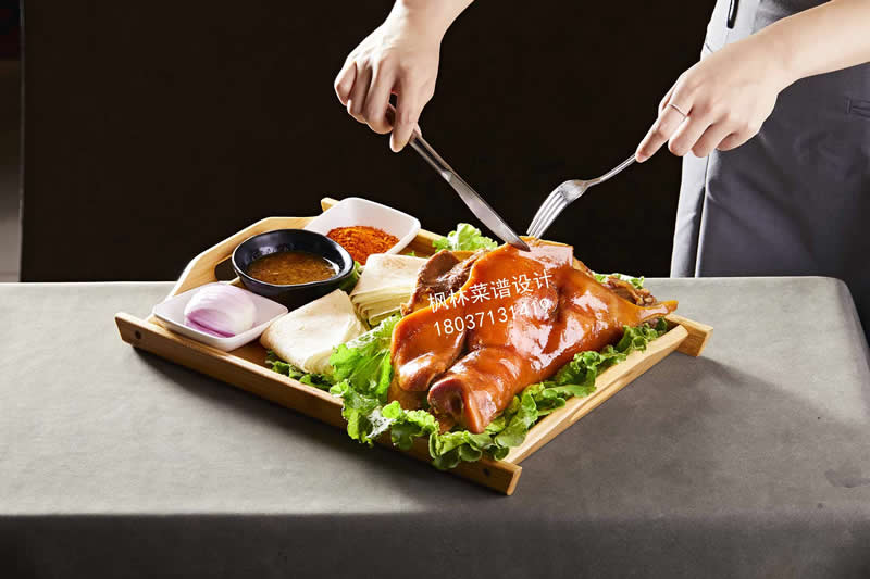 R0934特色烤猪头